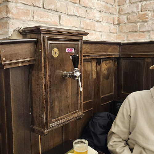 Ейл Хаус Център - Гастрономия и хотелиерство