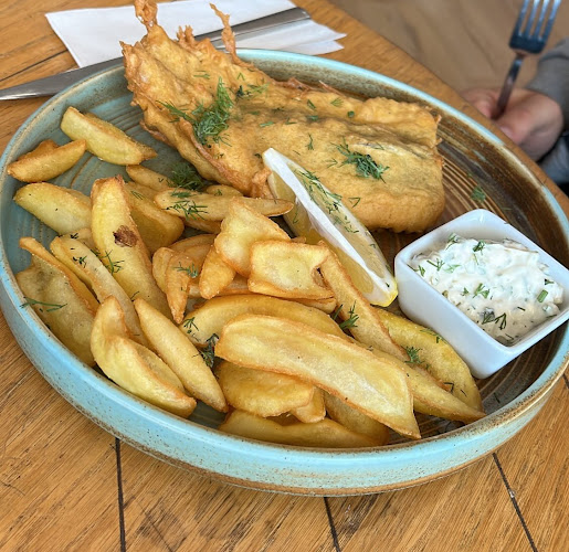 бул. „Владислав Варненчик“ 256 Мол Варна Тауърс, 9000 Варна