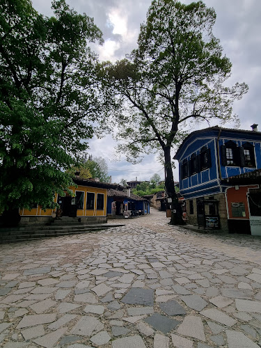 "20-ти април" - Гастрономия и хотелиерство