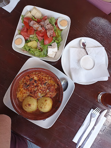 Бяла роза - Гастрономия и хотелиерство