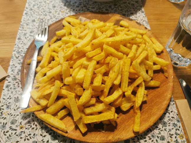 София център, ул. „Искър“ 1, 1000 София