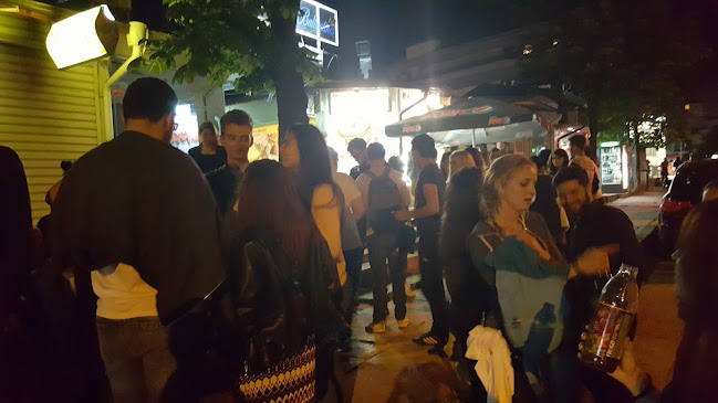 Би и Ем плажен бар - София