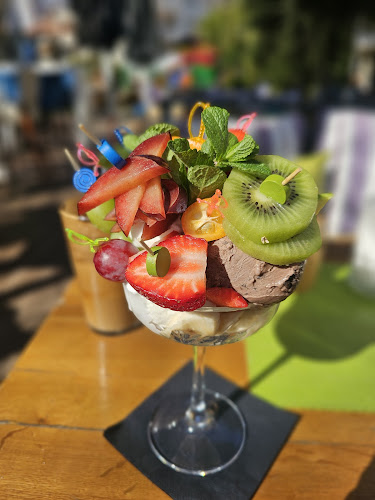 ж.к. Струмско, ул. „Освобождение“ 12, 2703 Благоевград