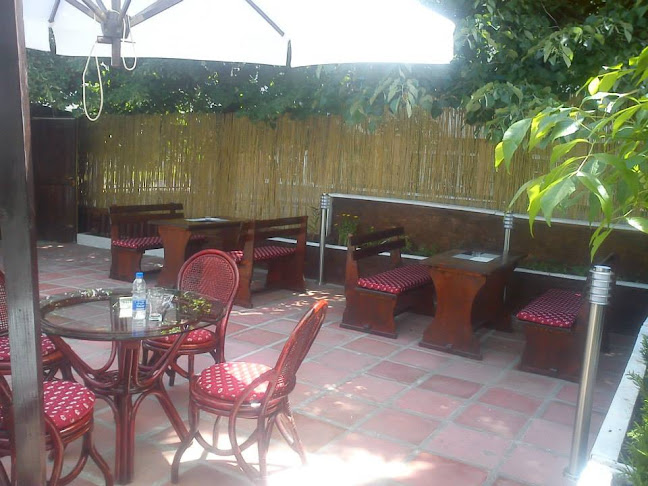 Червената кралица - Гастрономия и хотелиерство