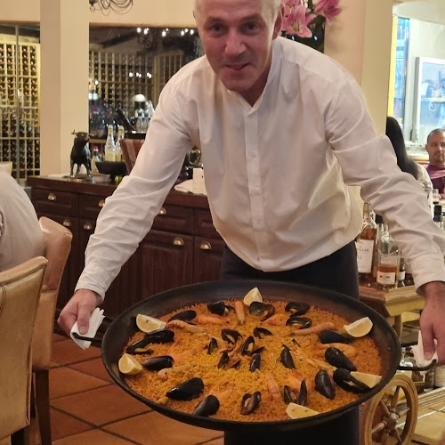Испански ресторант „Азаар“ - Гастрономия и хотелиерство