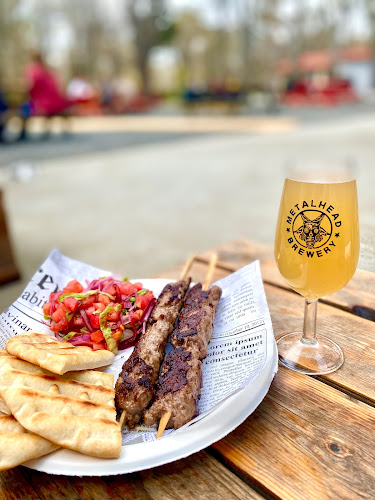 Grill 'Em All - Гастрономия и хотелиерство