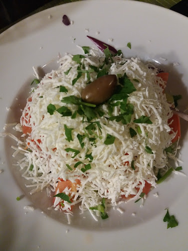 Ейл Хаус Център - Гастрономия и хотелиерство