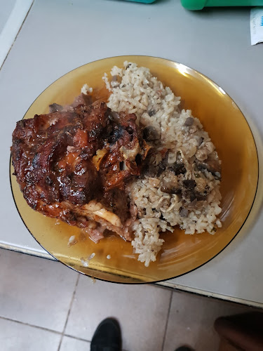 Бистро Дървеното - Гастрономия и хотелиерство