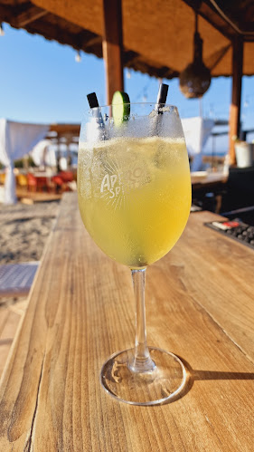 Opinii despre Caribi Beach Bar & Food Pomorie în Поморие - Гастрономия и хотелиерство