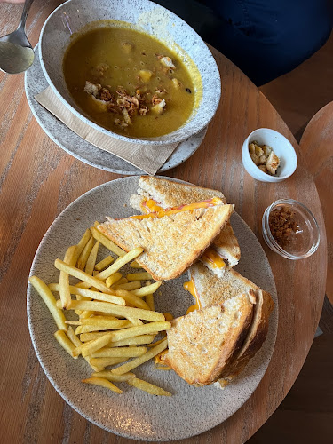 Comentarii opinii despre "The Square" bar and dinner