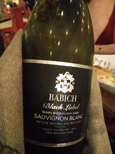 Opinii despre Upstairs Bar în София - Гастрономия и хотелиерство