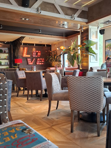 Happy Bar & Grill Yan Palah - Гастрономия и хотелиерство