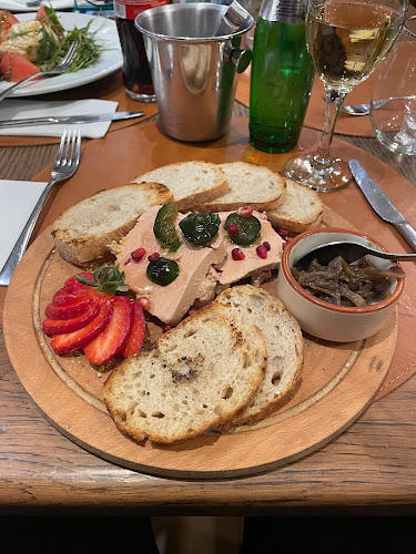 Comentarii opinii despre Gloria Mar Pamporovo