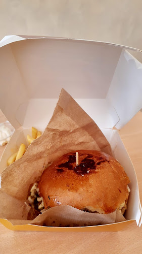 зад ПМГ, Бургас Център, ул. „Цар Симеон I-ви“ 101, 8000 Бургас