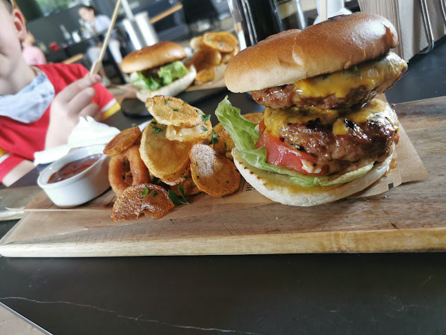 София център, бул. „Княгиня Мария Луиза“ 2, 1000 София