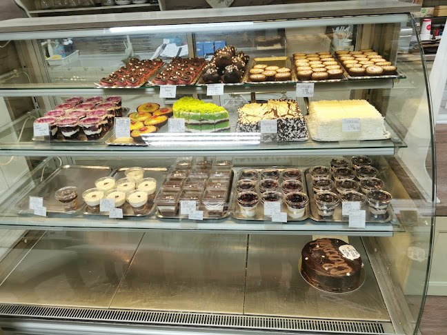 Сладкарска работилница ЗАХАРНА КЪЩА - Гастрономия и хотелиерство