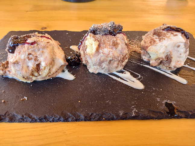 Rose Gardens Café - Гастрономия и хотелиерство