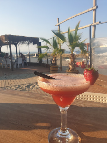 Opinii despre Caribi Beach Bar & Food Pomorie în Поморие - Гастрономия и хотелиерство