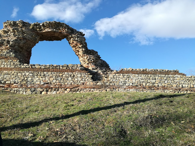 Opinii despre Снек Бар "Старата Пицария" în Хисаря - Гастрономия и хотелиерство