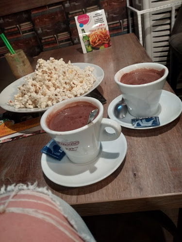 Кафе "Читалището" - Гастрономия и хотелиерство