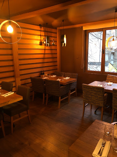 София център, ул. „Оборище“ 9Б, 1000 София