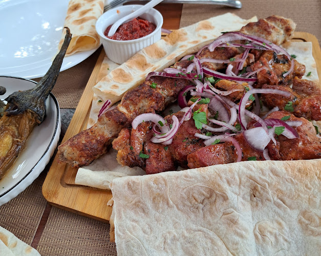 ж.к. Славейков с/у бл.64, 8005 Бургас