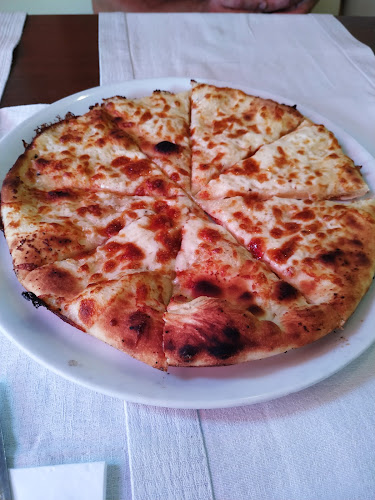 Бяла роза - Гастрономия и хотелиерство