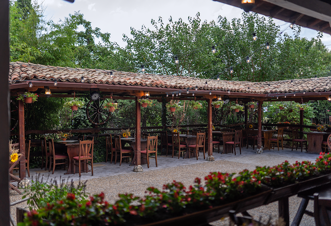 СалтанатПриморски, бул. „Княз Борис I-ви“ 126, 9010 Варна