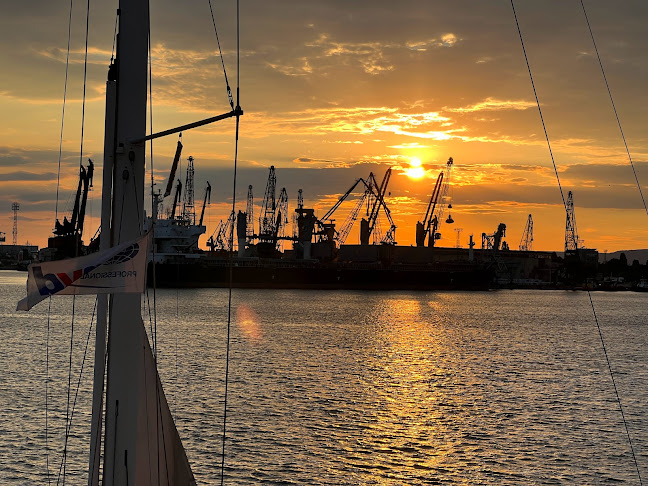 Капитан Кук - Гастрономия и хотелиерство