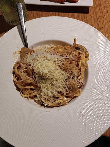 Frame Bar & Food - Гастрономия и хотелиерство