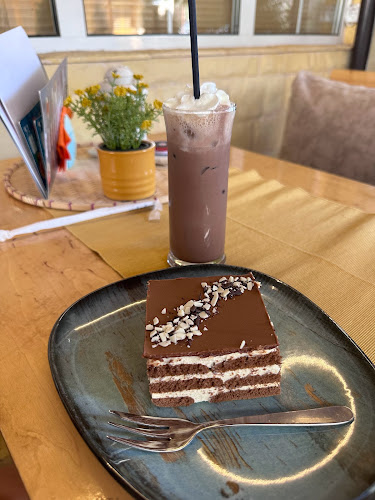 ж.к. Дружба 1, ул. „Тирана“ 17, 1582 София