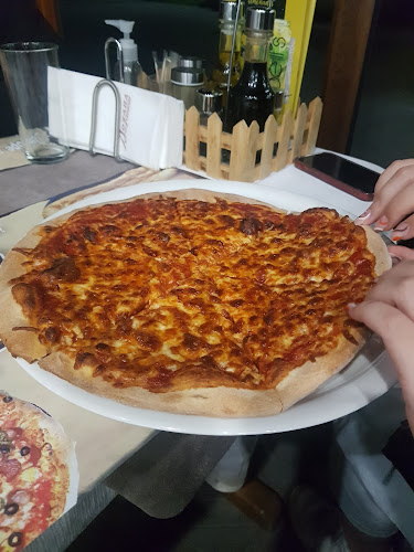 Lozana Foods - Гастрономия и хотелиерство