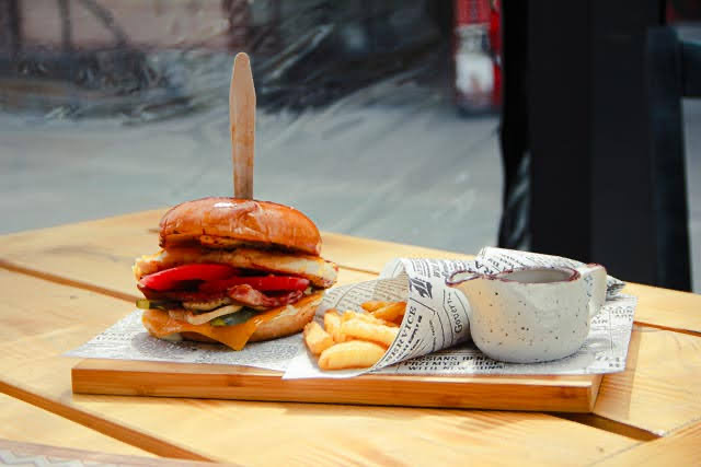 Opinii despre La Piazza în Тетевен - Гастрономия и хотелиерство