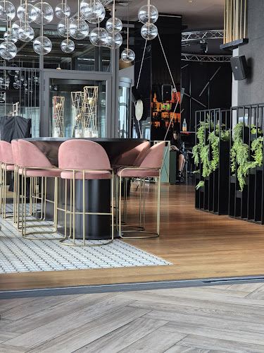 Иван Вазов, бул. „Витоша“ 89b, 1463 София