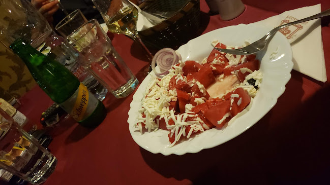 Царски клуб Вароша - Гастрономия и хотелиерство