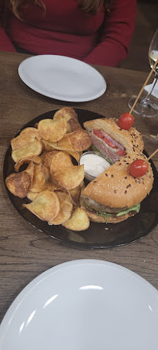 OSCAR Wine Bar & Gastro - Гастрономия и хотелиерство