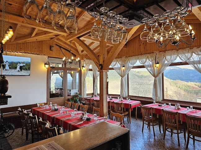 Opinii despre Ресторант Момчилова крепост în Градът - Гастрономия и хотелиерство