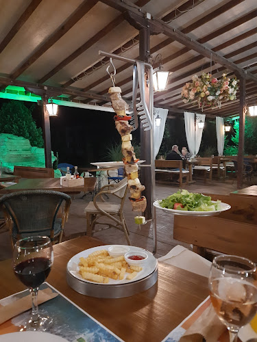 Хепи хаус - Гастрономия и хотелиерство