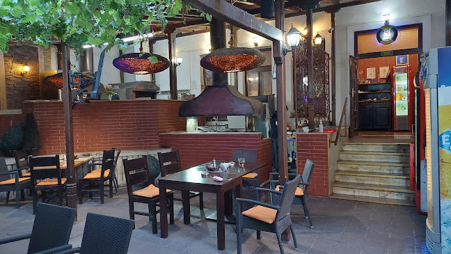 Ресторант "Зад Стената" - Гастрономия и хотелиерство