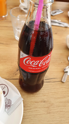 Rose Gardens Café - Гастрономия и хотелиерство