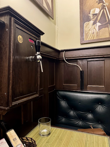 София център, ул. „Христо Белчев“ 42, 1000 София