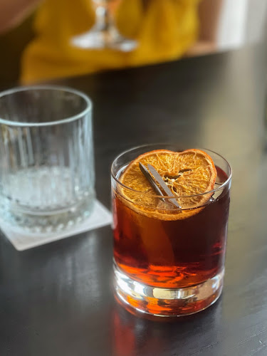 The Revolutionary Dining Room & Bar - Гастрономия и хотелиерство