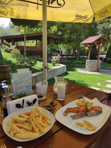 Лятна градина "Голд фиш" - Гастрономия и хотелиерство