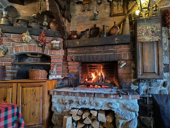 ул. „Търговска“ 1, 2777 Добринище