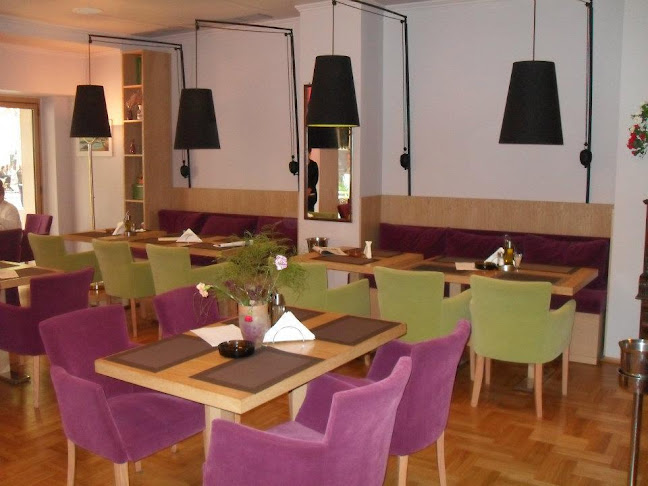 Бохем - Гастрономия и хотелиерство