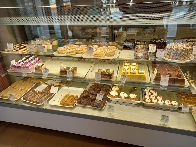 Mercho's Pizza & Grill / Pastry & Coffee - Гастрономия и хотелиерство