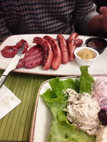 Ейл Хаус Център - Гастрономия и хотелиерство