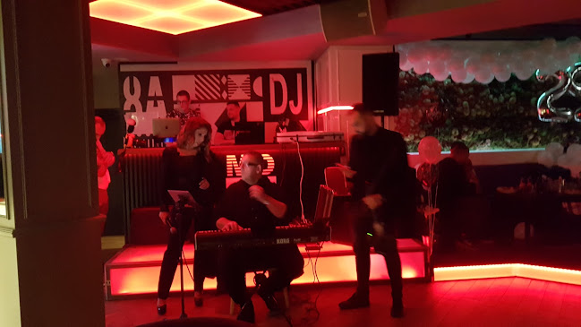 Модера мууд бар - Гастрономия и хотелиерство