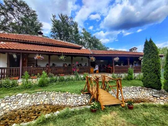 Салкиното Ханче 1989 - Гастрономия и хотелиерство