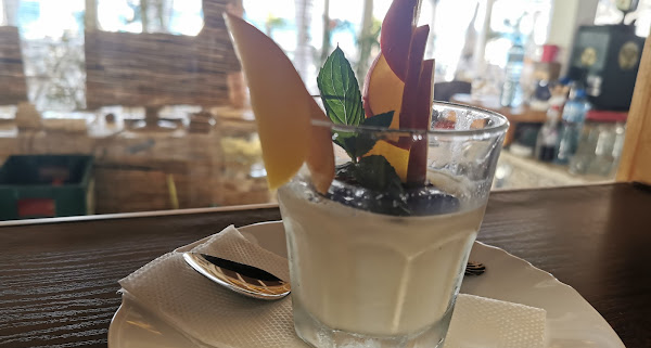 Opinii despre PIRATES Bar and Food în Каварна - Гастрономия и хотелиерство